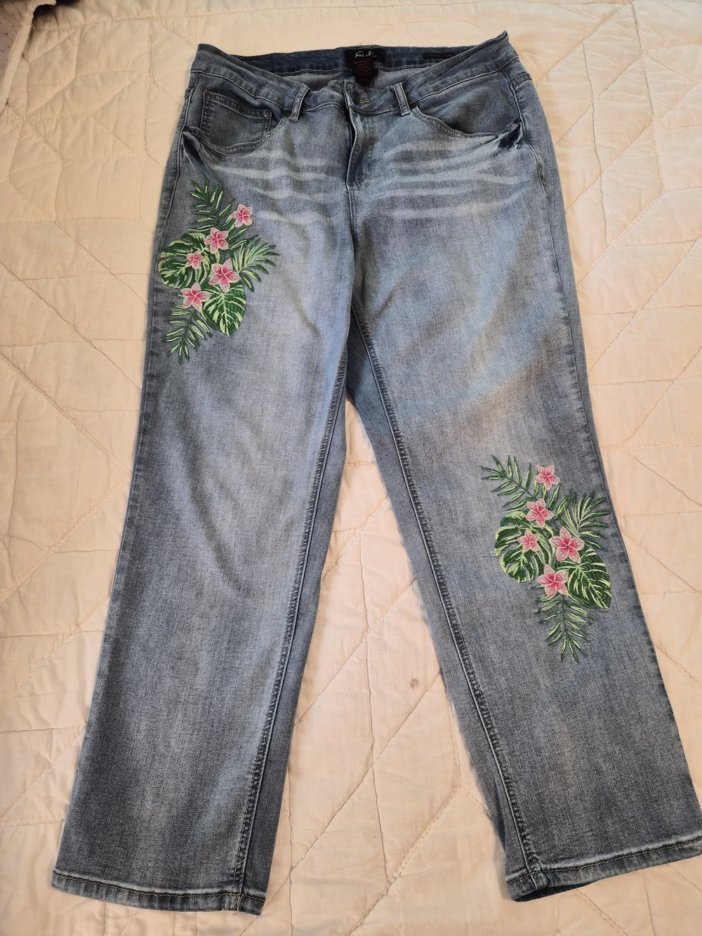 Earl Floral Embroidered Ankle Cuff Jeans- Size 16W